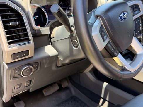 Used 2022 Ford F350 Lariat w/ Black Appearance Package AWD/4WD image 19