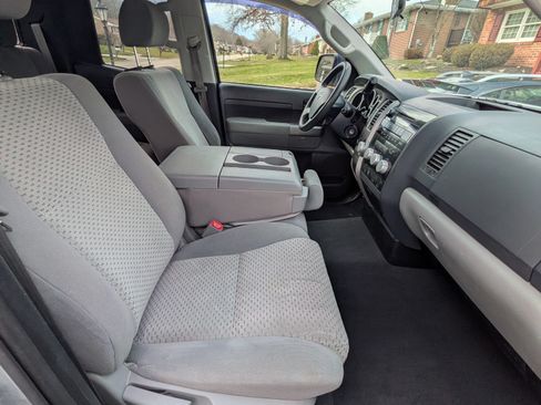 Used 2013 Toyota Tundra 4x4 Double Cab w/ Tow Pkg image 5