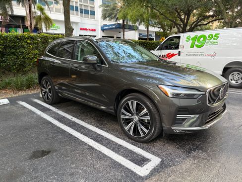 Used 2022 Volvo XC60 B5 Inscription w/ Advanced Package FWD image 4