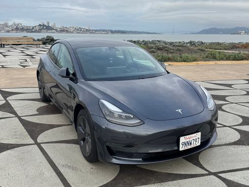 Used 2021 Tesla Model 3 Standard Range Plus RWD image 4