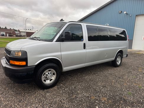 Used 2019 Chevrolet Express 3500 LS image 2