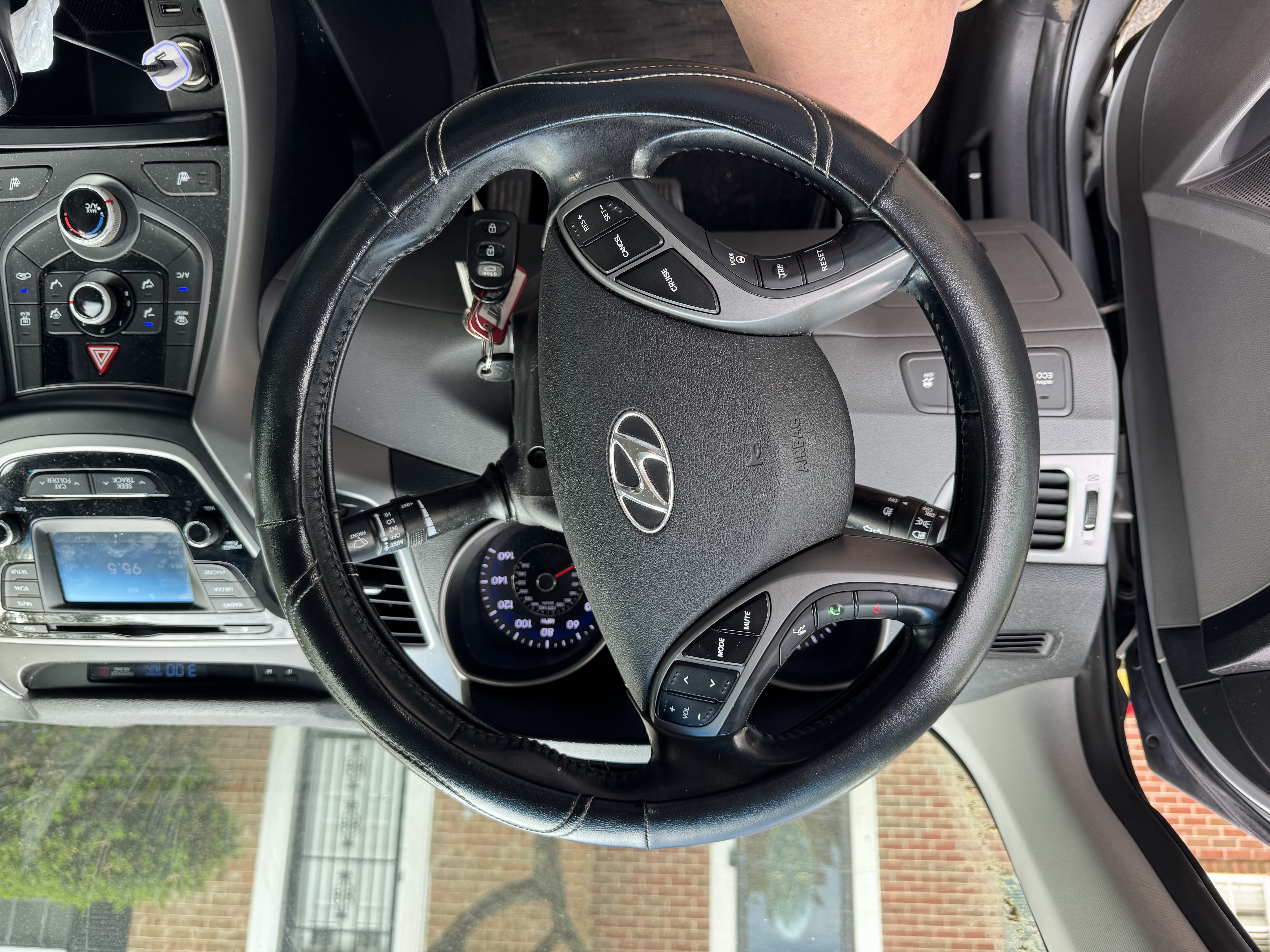 Used 2014 Hyundai Elantra Limited FWD image 9