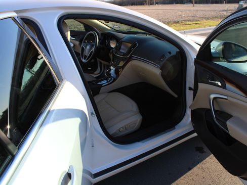 Used 2016 Buick Regal Premium w/ Driver Confidence Package #2 image 18