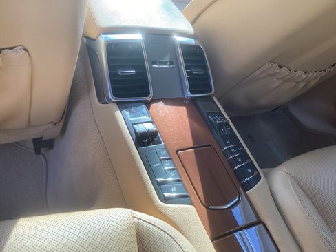 Used 2014 Porsche Panamera 4 image 13