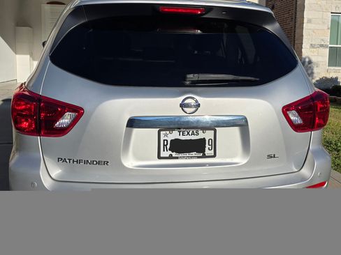 Used 2020 Nissan Pathfinder SL image 10