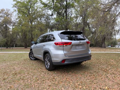 Used 2017 Toyota Highlander XLE image 10