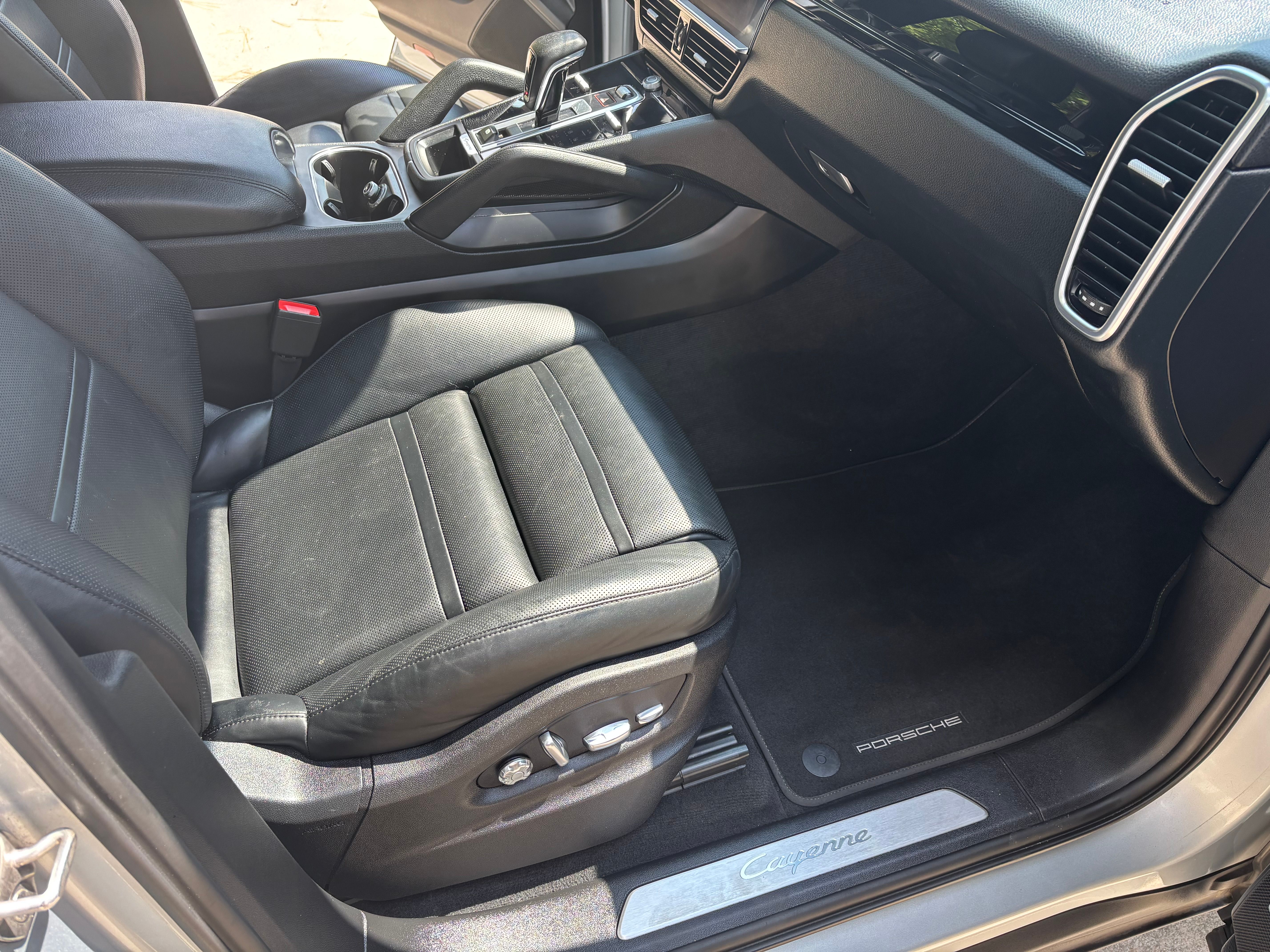 Used 2019 Porsche Cayenne AWD/4WD image 9