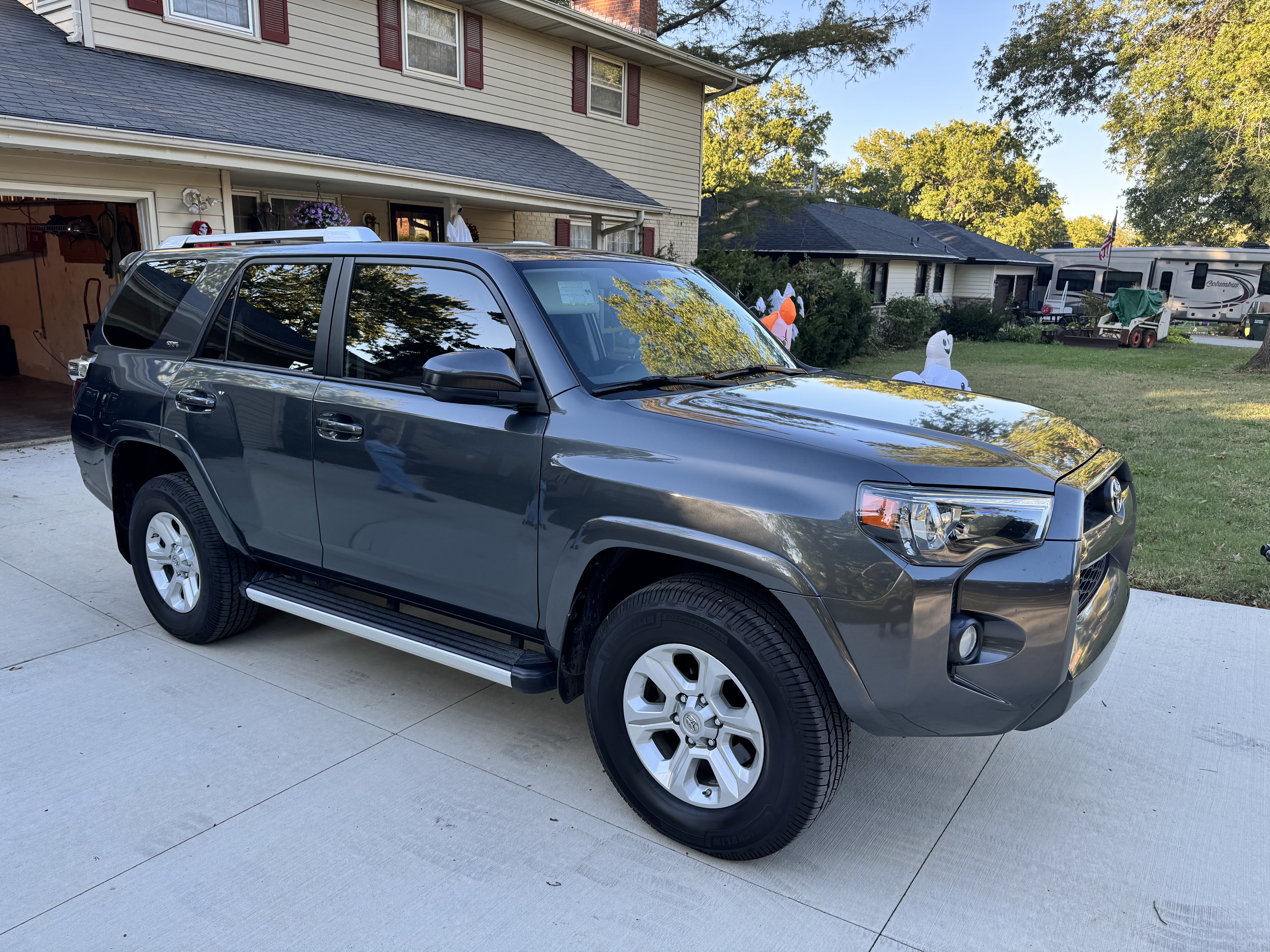Used 2015 Toyota 4Runner SR5 AWD/4WD image 9