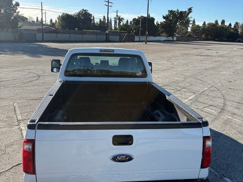 Used 2011 Ford F250 XL w/ XL Decor Pkg image 6