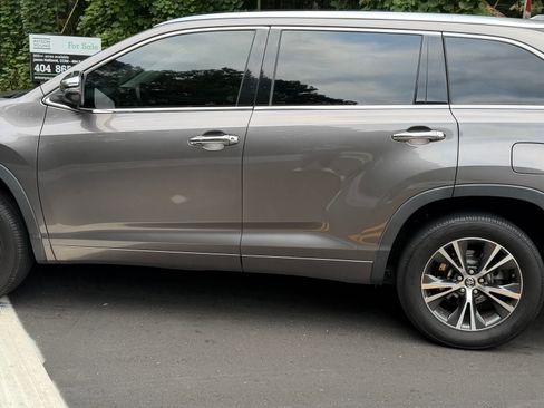 Used 2016 Toyota Highlander XLE FWD image 12