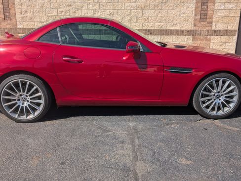 Used 2020 Mercedes-Benz SLC 300 image 1