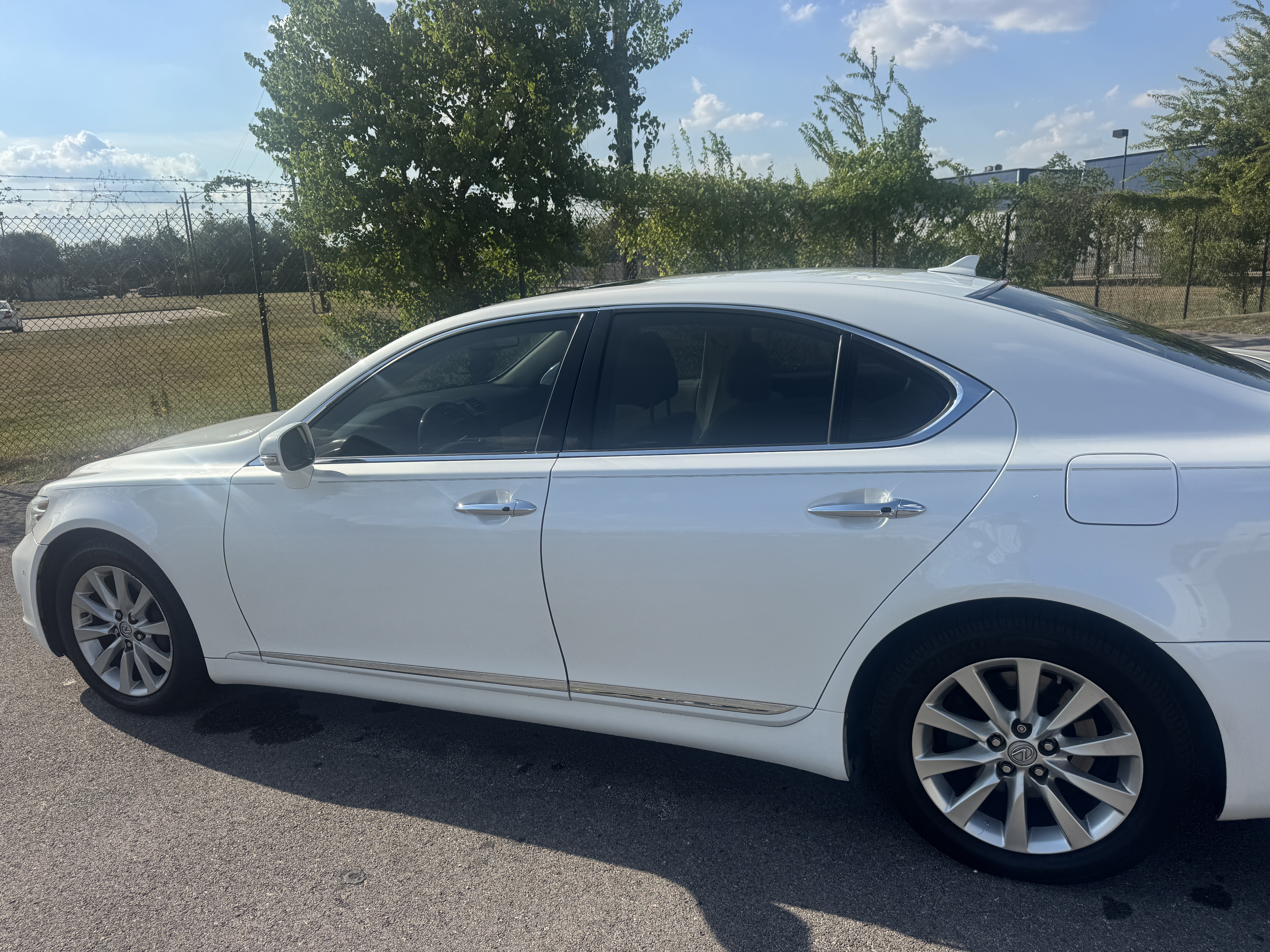 Used 2012 Lexus LS 460 AWD w/ Comfort Pkg image 11
