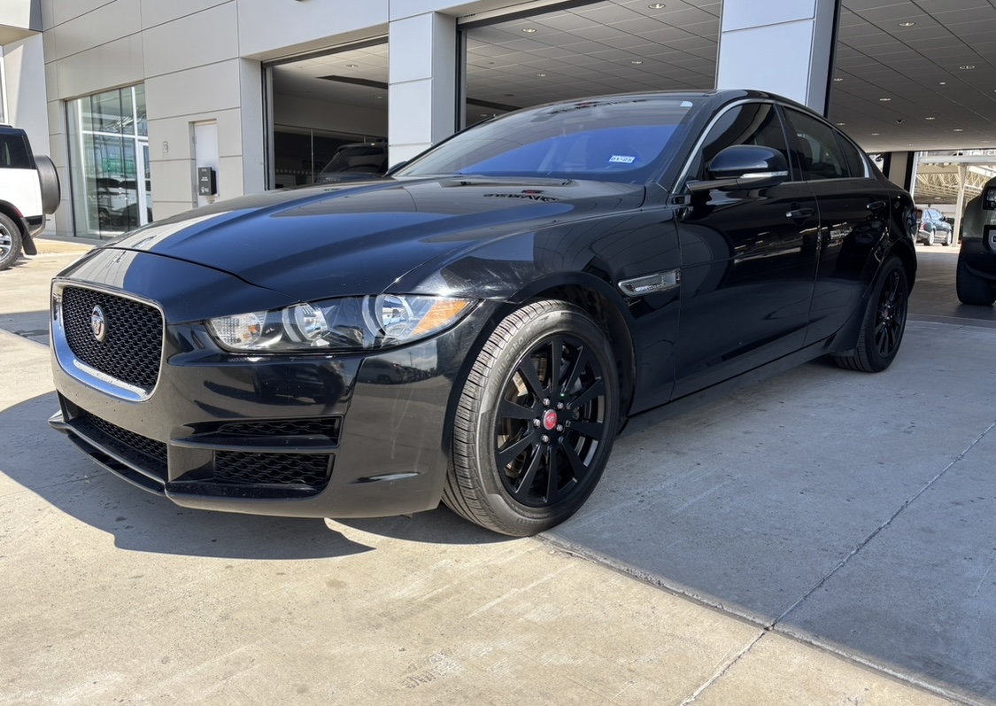 Used 2019 Jaguar XE RWD image 2