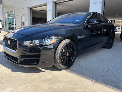 Used 2019 Jaguar XE image 2