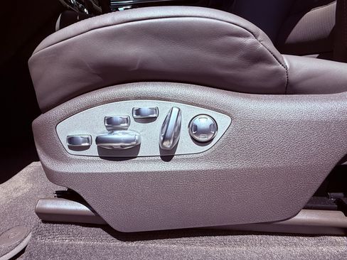 Used 2025 Porsche Macan image 6