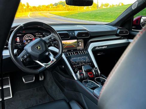 Used 2021 Lamborghini Urus image 26