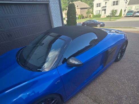 Used 2018 Audi R8 V10 w/ Carbon Exterior Package image 13