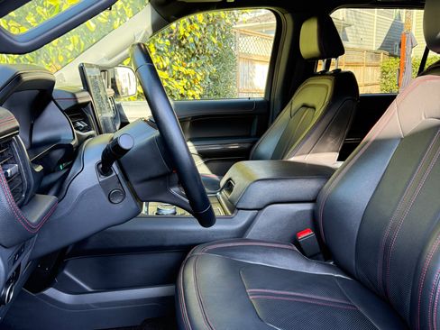 Used 2023 Ford Expedition Max Limited image 9