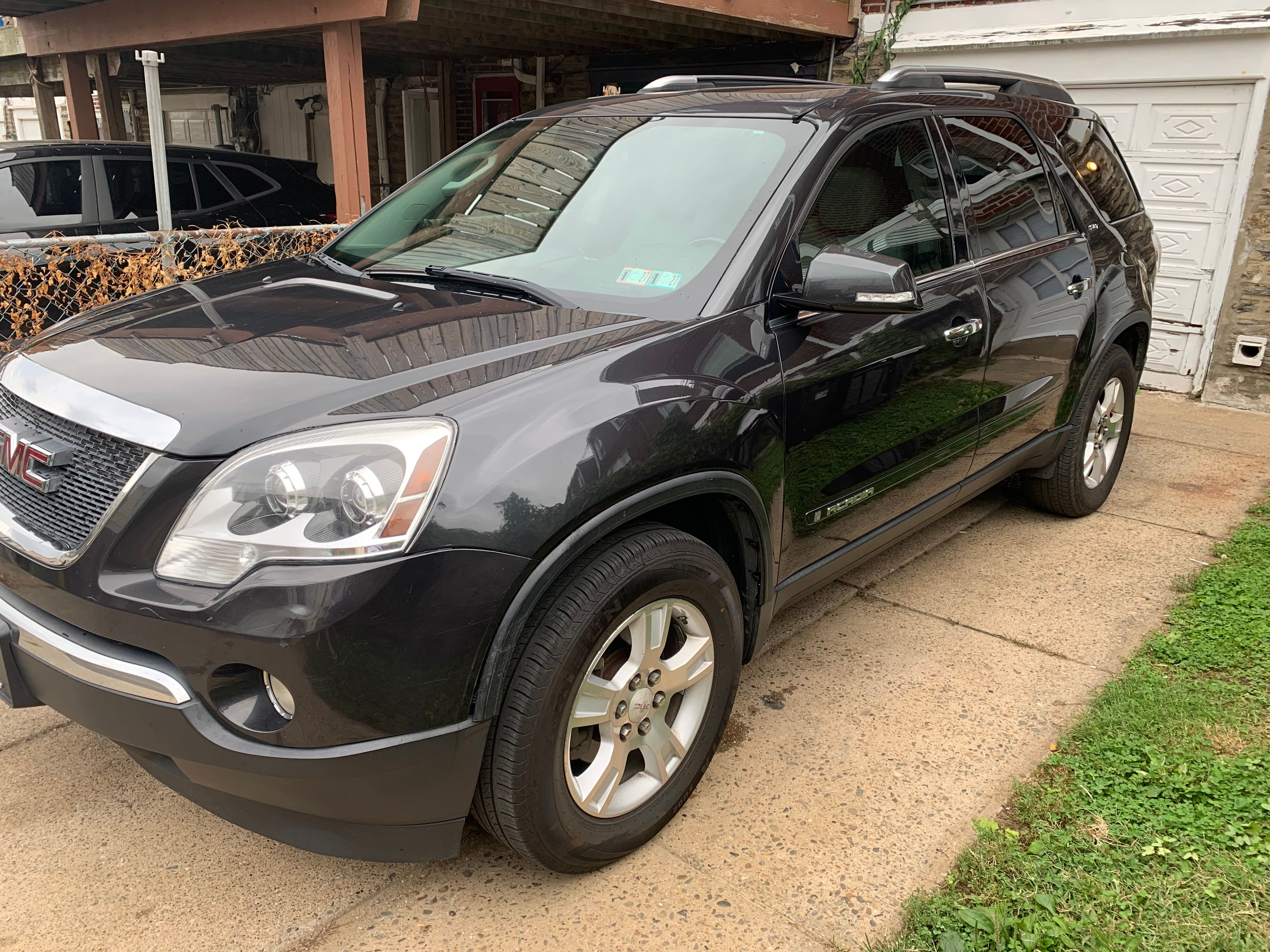 Used 2007 GMC Acadia SLT w/ Convenience Package FWD image 2