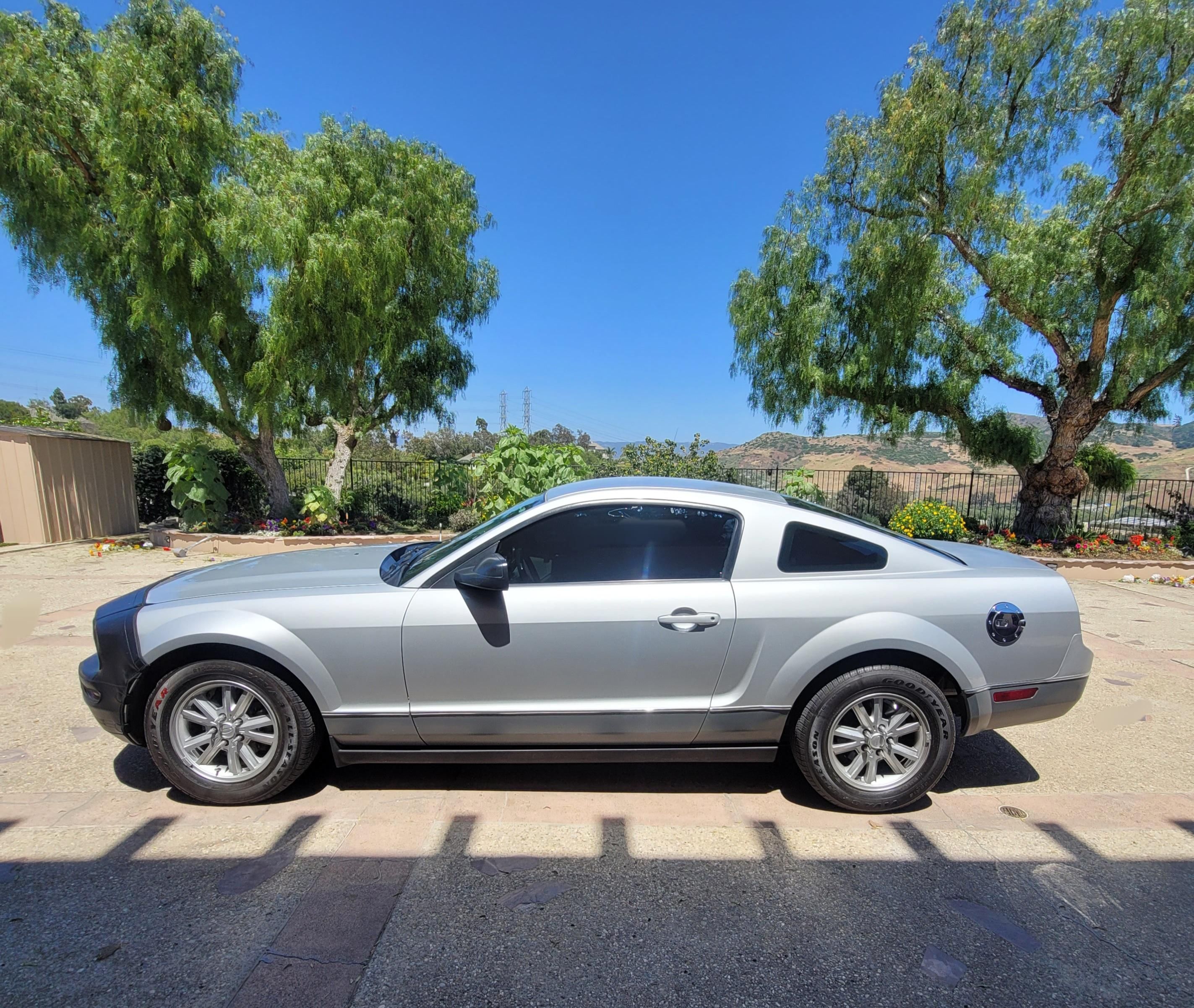 Used 2005 Ford Mustang Coupe RWD image 8