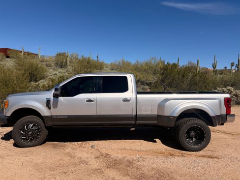 Used 2017 Ford F350 Lariat w/ Tow Technology Bundle image 1