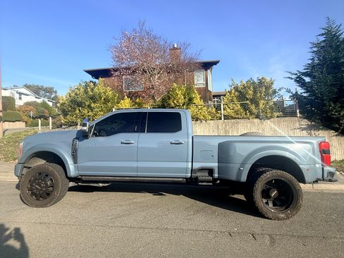 Used 2023 Ford F450 Platinum w/ FX4 Off-Road Package image 25