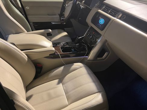 Used 2016 Land Rover Range Rover HSE image 10