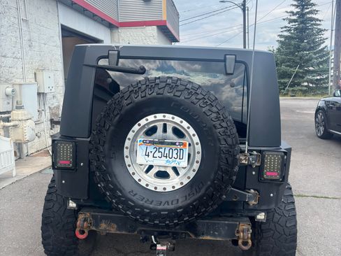 Used 2010 Jeep Wrangler Unlimited Rubicon w/ Trailer Tow Group AWD/4WD image 9