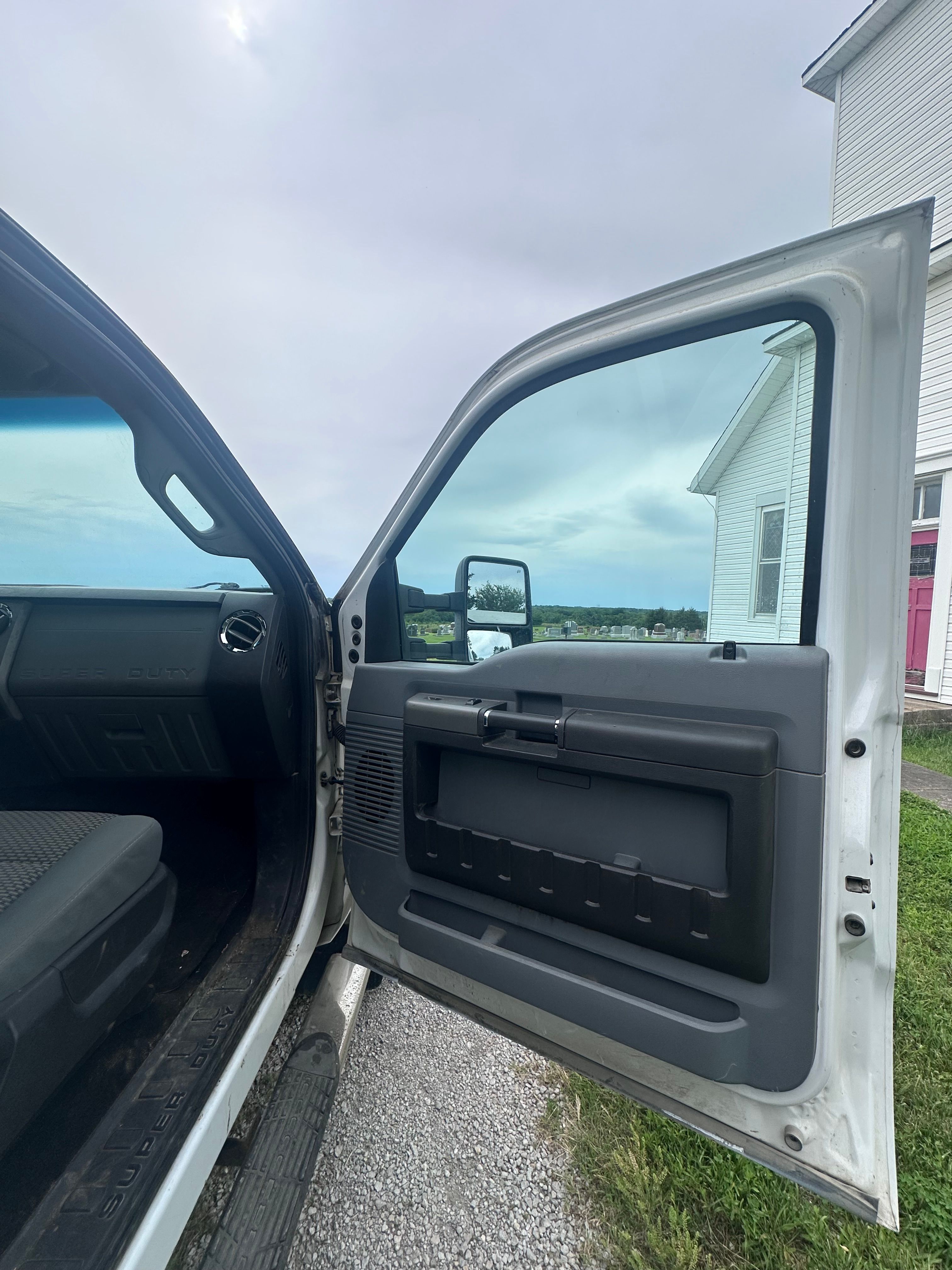 Used 2011 Ford F250 XLT w/ XLT Interior Pkg AWD/4WD image 13