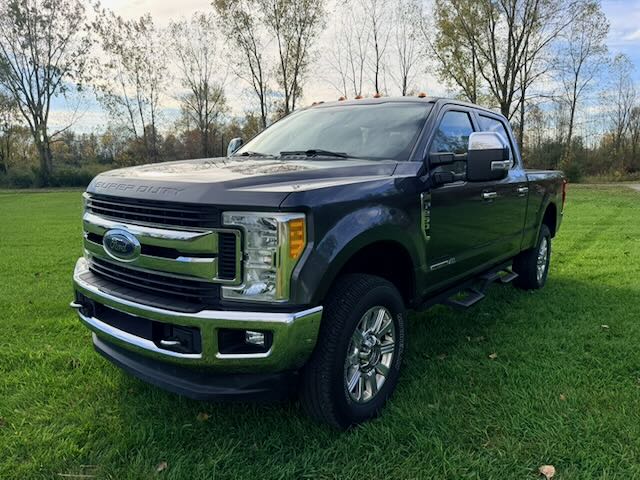 Used 2017 Ford F250 XLT w/ XLT Premium Package AWD/4WD image 6