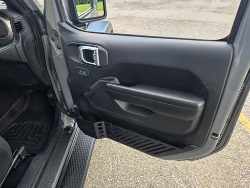 Used 2021 Jeep Wrangler Sport AWD/4WD image 13