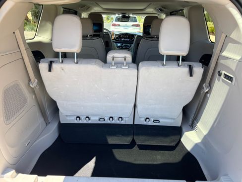 Used 2021 Chrysler Pacifica Limited w/ Uconnect Theater Family Group AWD/4WD image 10