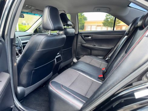 Used 2017 Toyota Camry SE FWD image 13