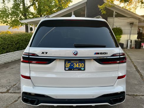 Used 2023 BMW X7 M60i w/ Executive Package image 5