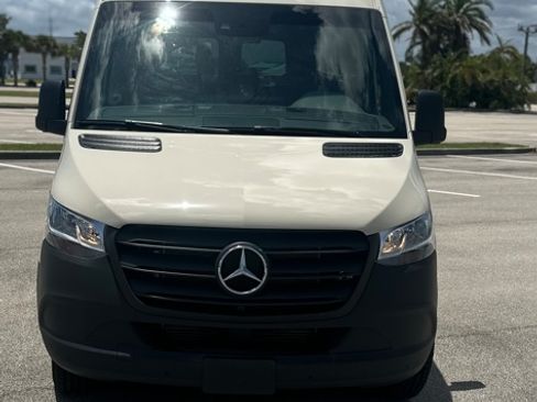 Used 2022 Mercedes-Benz Sprinter 2500 image 5