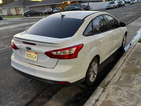 Used 2014 Ford Focus SE image 2