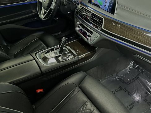 Used 2022 BMW 740i w/ Premium Package image 15