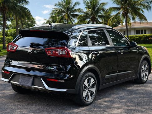 Used 2017 Kia Niro LX image 5