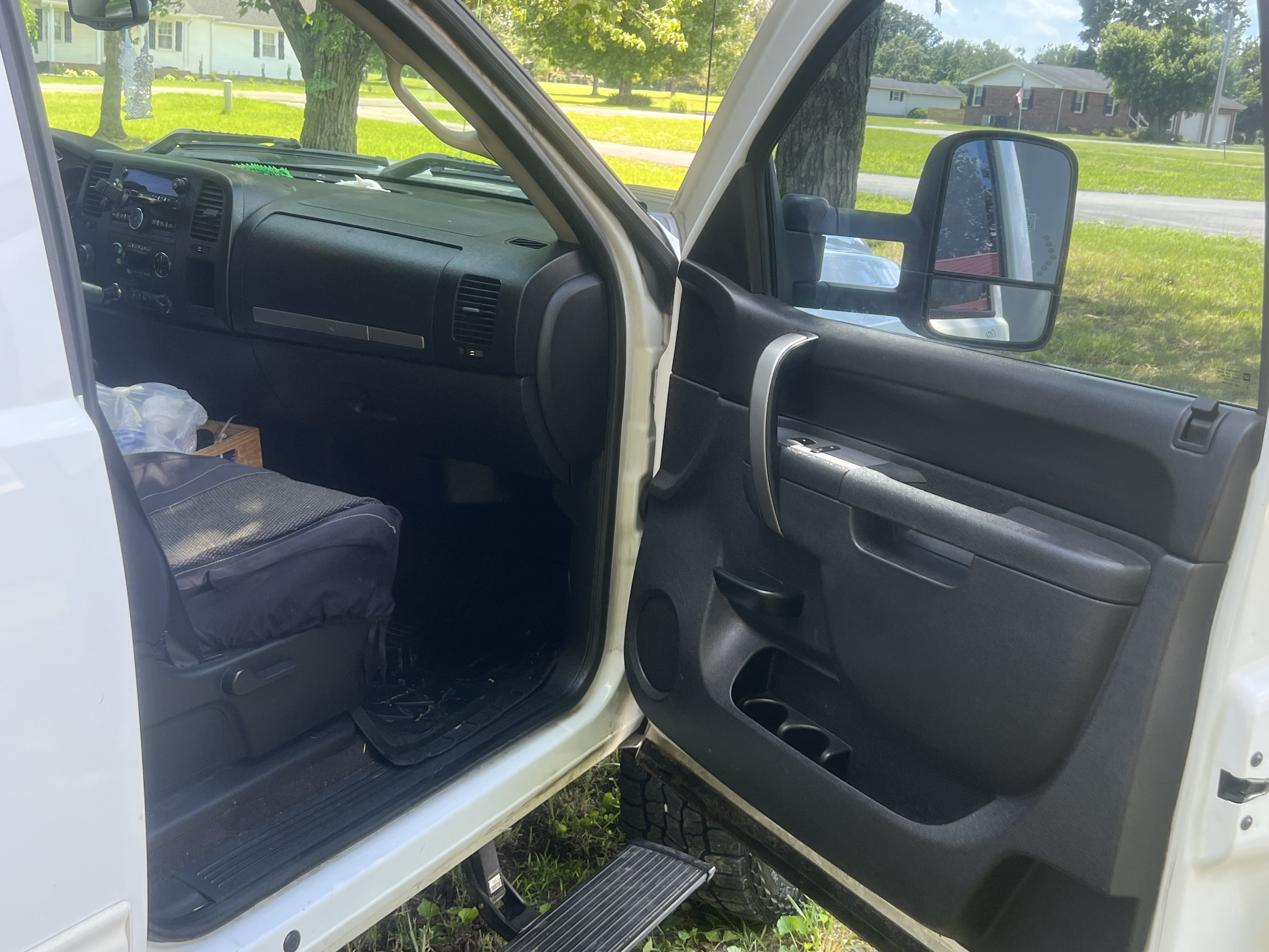 Used 2011 Chevrolet Silverado 2500 LT w/ Interior Plus Package AWD/4WD image 10