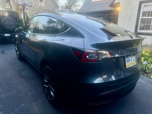 Used 2021 Tesla Model Y Performance image 9