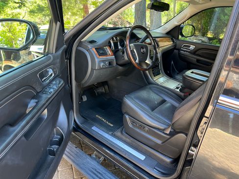 Used 2012 Cadillac Escalade ESV Platinum AWD/4WD image 5