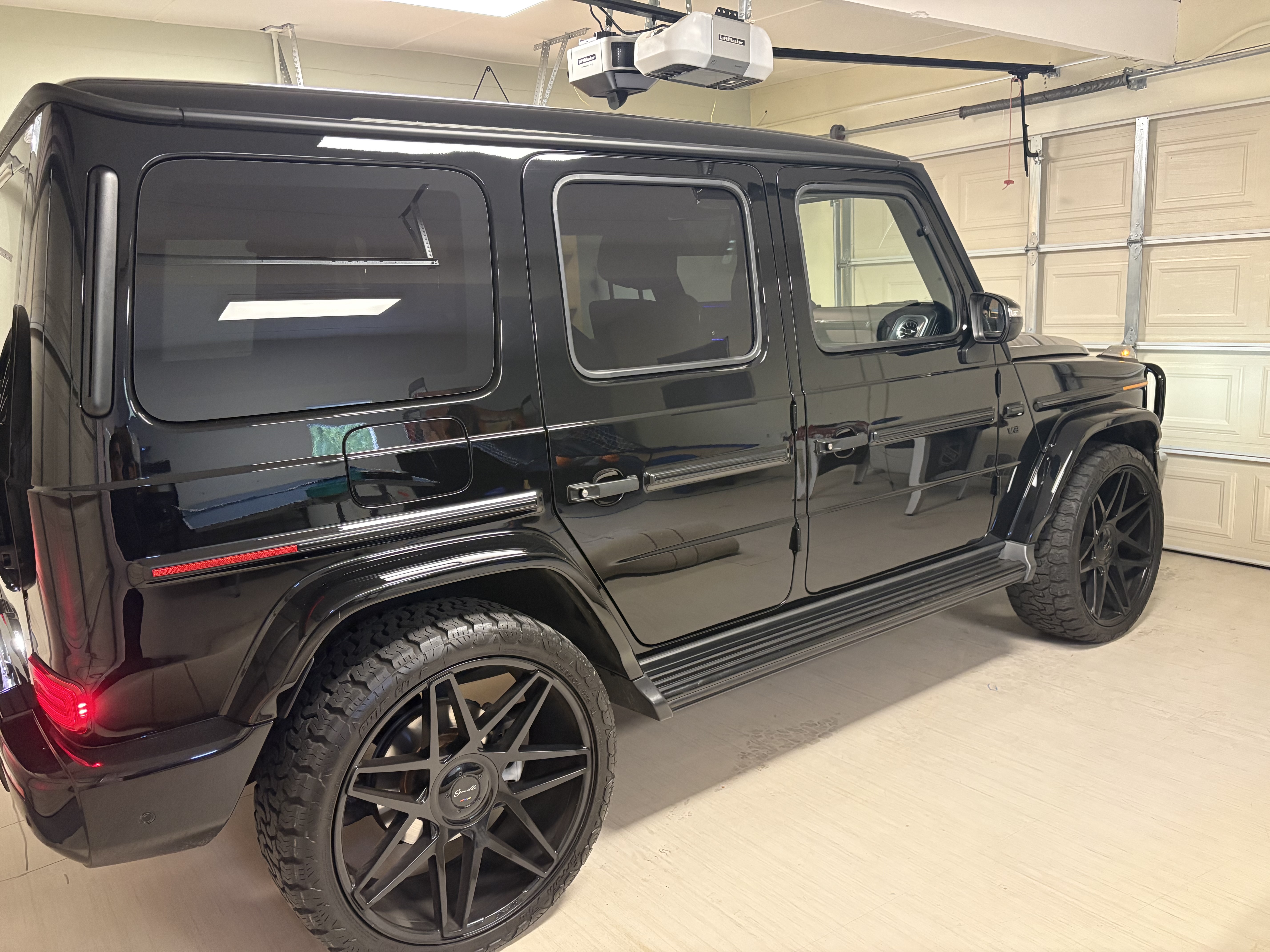 Used 2022 Mercedes-Benz G 550 image 1