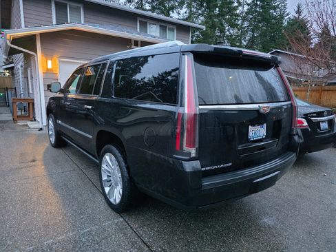 Used 2020 Cadillac Escalade ESV Platinum image 6