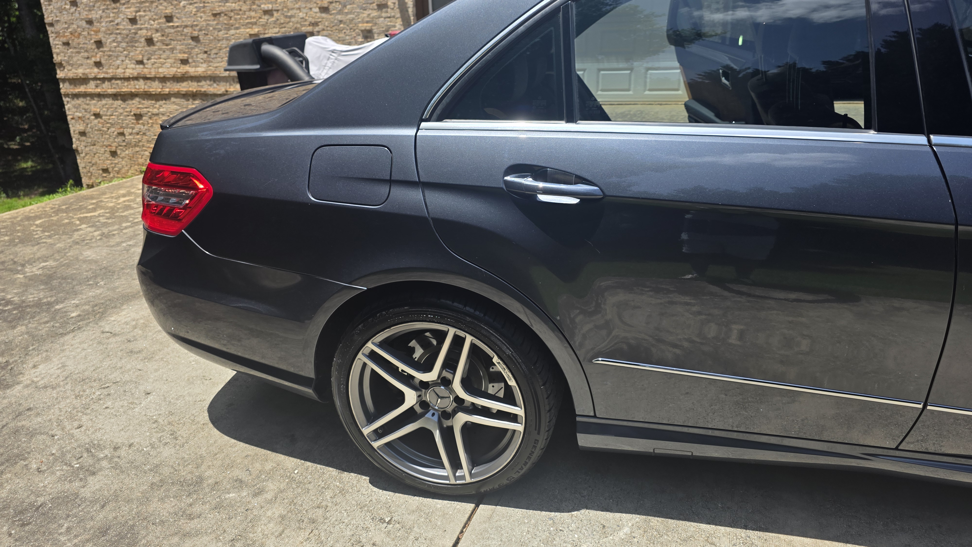 Used 2010 Mercedes-Benz E 550 Sedan image 11
