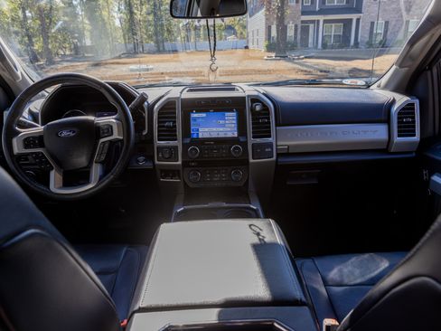 Used 2018 Ford F250 Lariat w/ Lariat Ultimate Package image 4