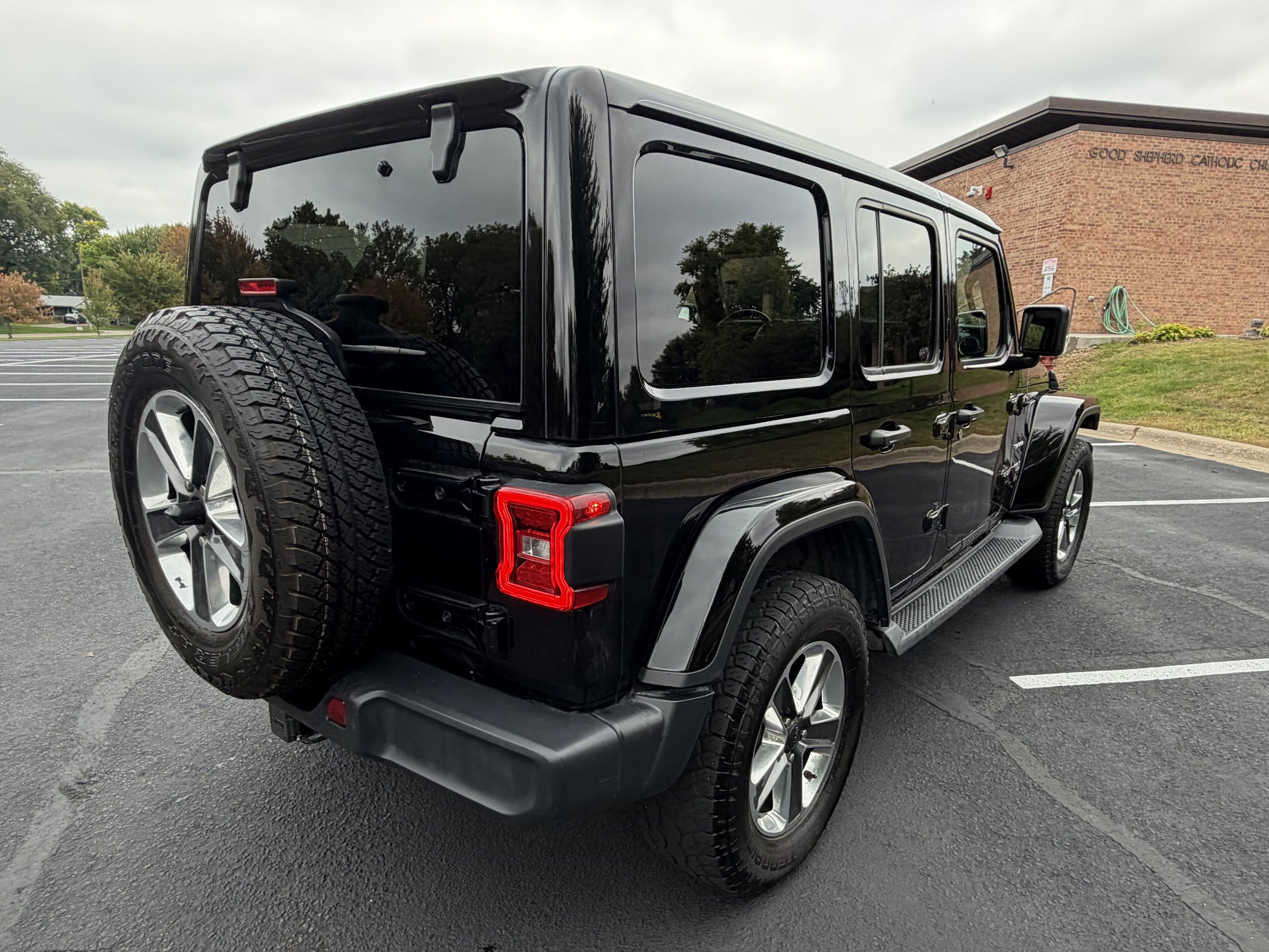 Used 2020 Jeep Wrangler Unlimited Sahara AWD/4WD image 22