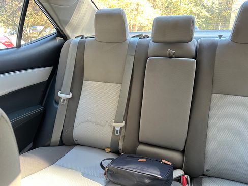 Used 2019 Toyota Corolla LE image 6