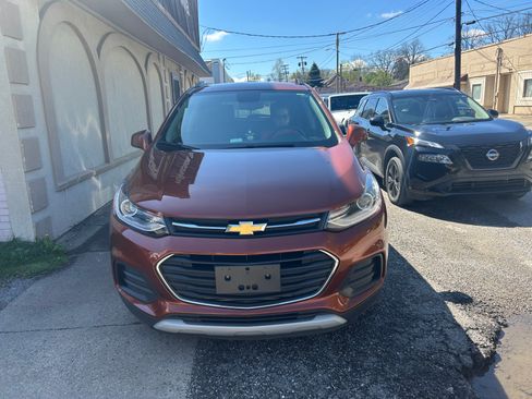 Used 2019 Chevrolet Trax LT w/ LT Convenience Package image 9