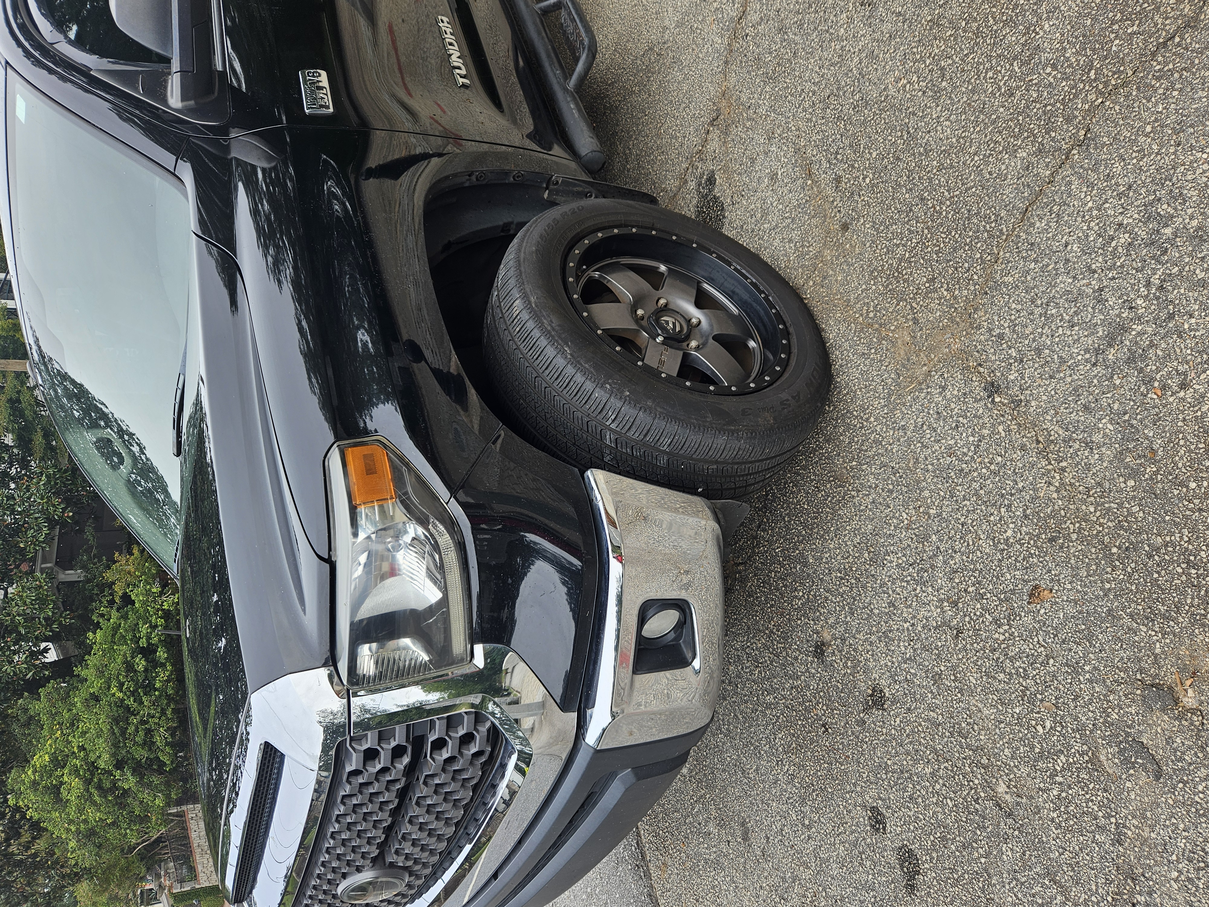 Used 2018 Toyota Tundra SR5 w/ SR5 Upgrade Package AWD/4WD image 10