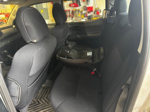 Used 2016 Toyota Tacoma SR w/ Towing Package image 18